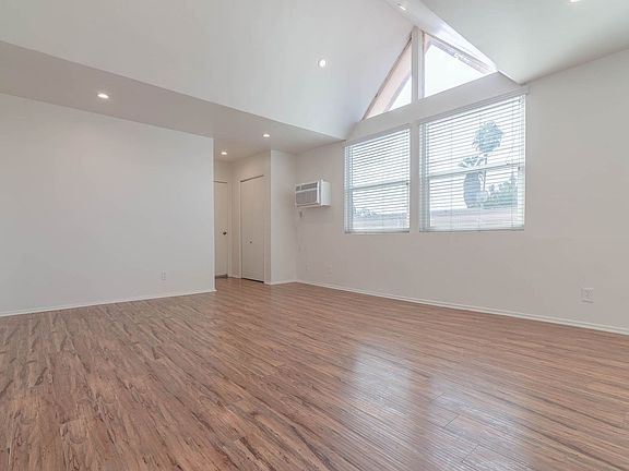 5th image of 1439 S Point View St APT 6