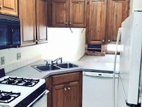 3rd image of 805 E Redbud Ave
