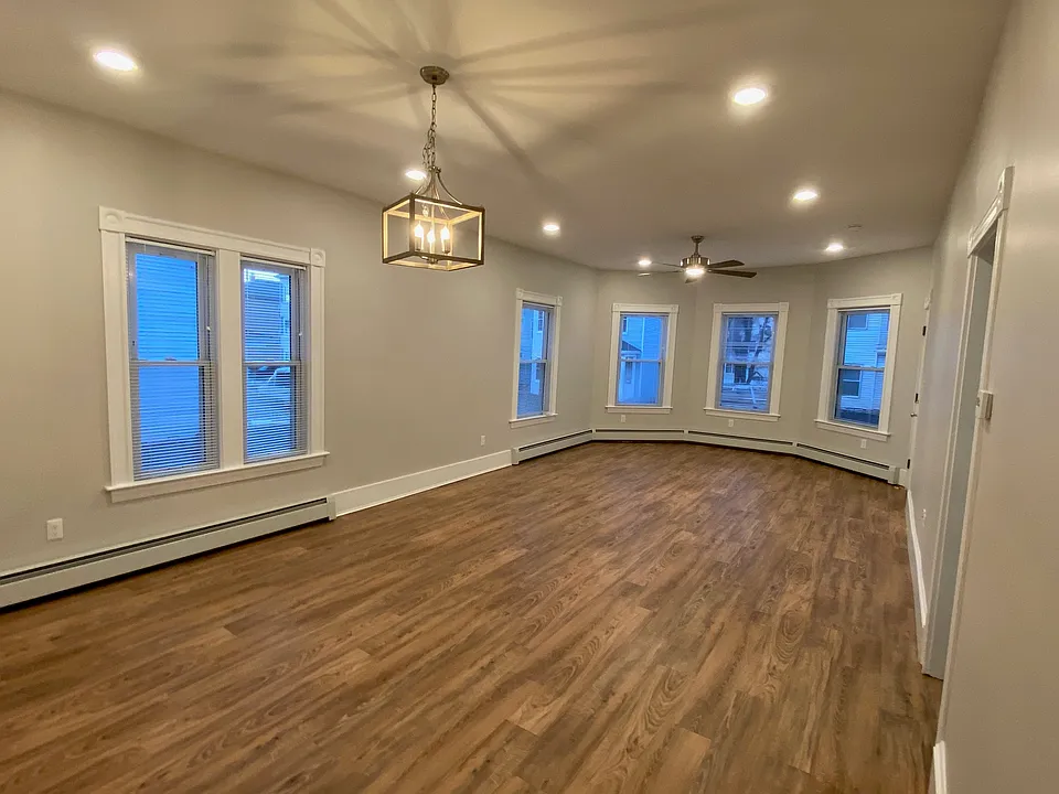 70 Seymour St #1