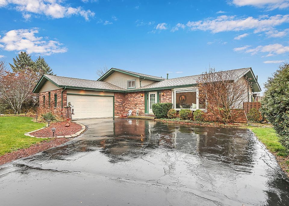 1st image of 42W315 Windsor Ct