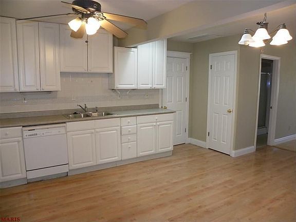 4th image of 1323 Woodgate Dr