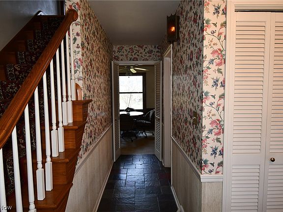 3rd image of 8074 Deerpath Dr