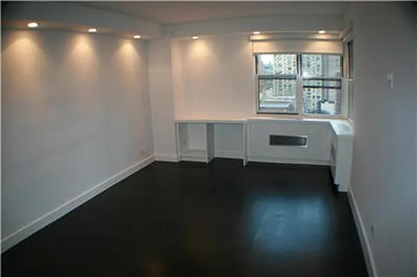 Sold by Manhattan Residential Group | media 7
