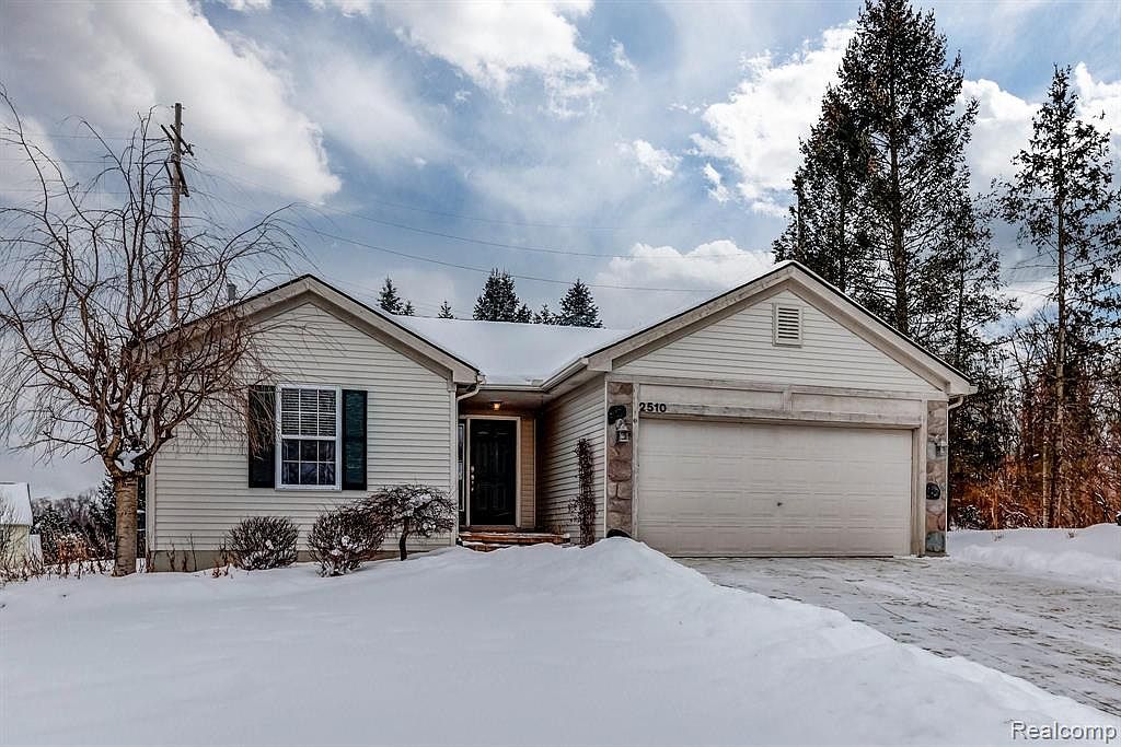 2510 Driftwood Dr, Waterford, MI 48329 Zillow