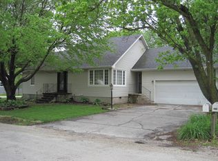 290 S Hall St, Roseville, IL