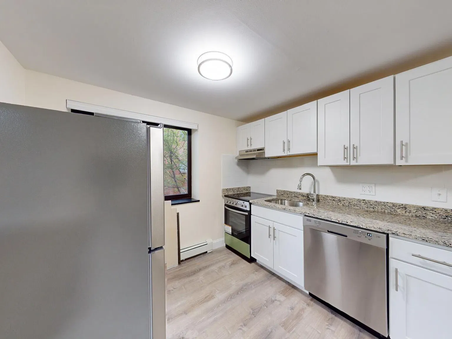 Studio, 350 sqft, $2,000 — Photo 4