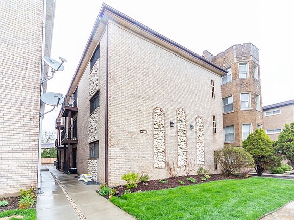 2nd image of 6831 N Northwest Hwy APT 1S