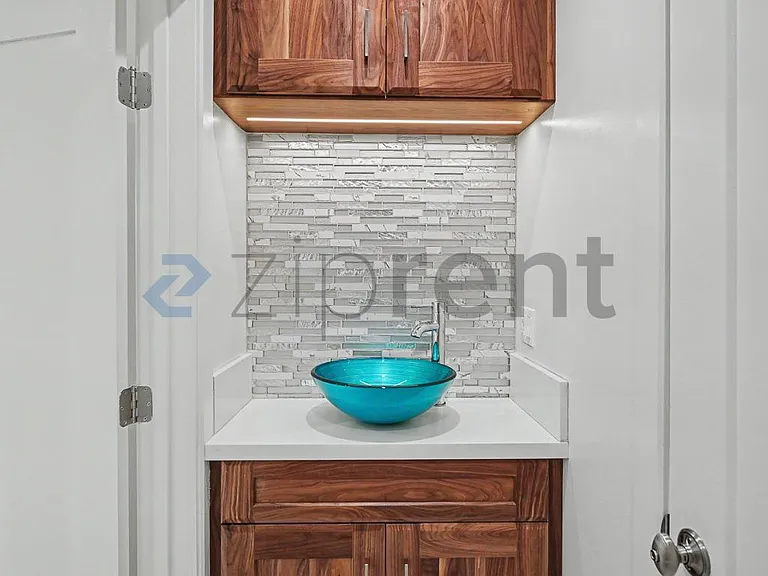 1067 W 83rd St — Photo 23