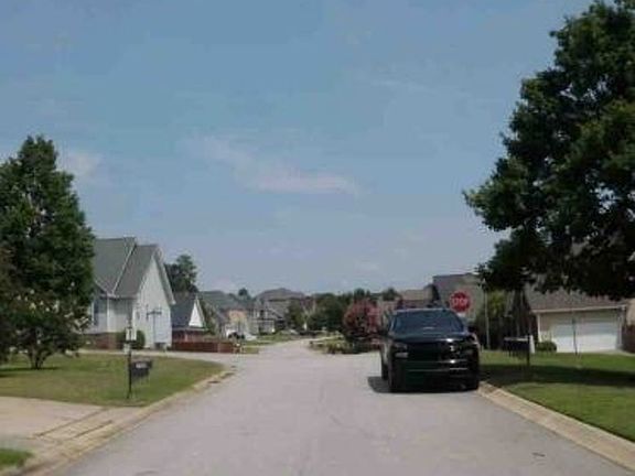 Exterior Neighborhood (street photo)