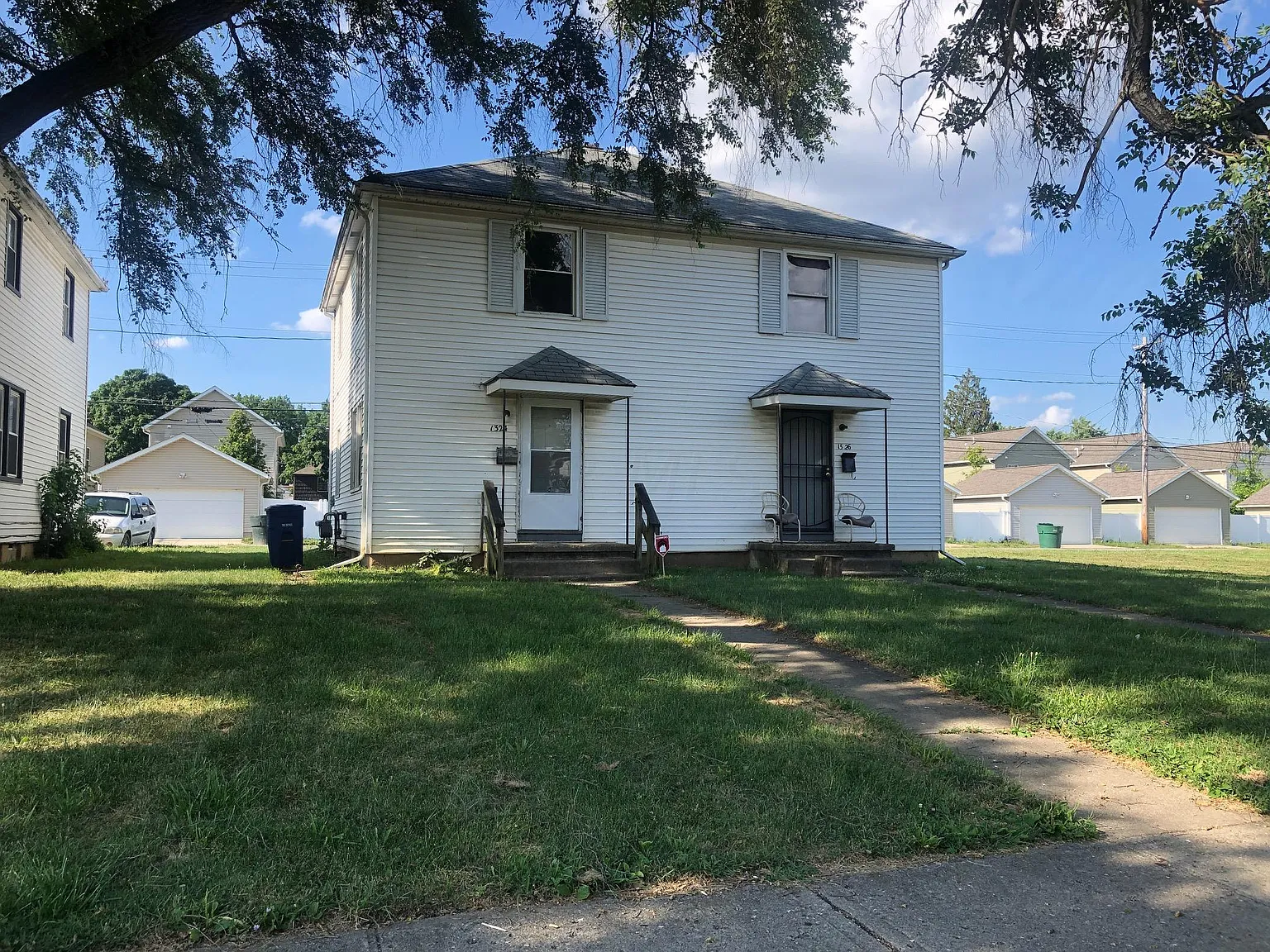 2 bed, 1.0 bath, 1792 sqft, $1,000 — Photo 1