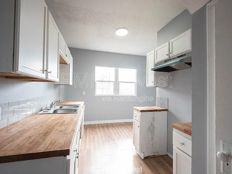 3413 N Capitol Ave — Photo 9