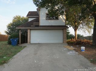 1129 Iris Crescent Dr, Floresville, TX 78114