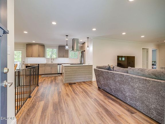 4th image of 4502 Mockingbird Ln