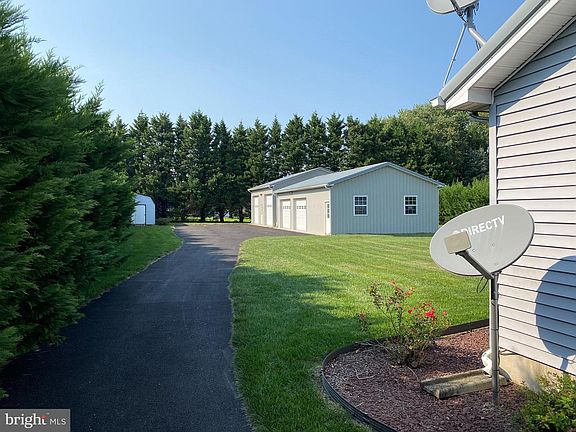 5th image of 281 Blaine Dr