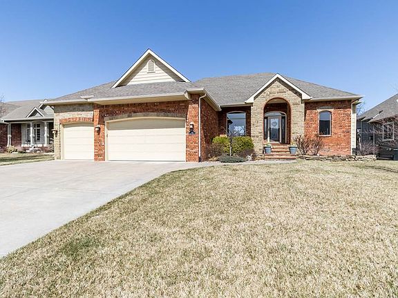 2nd image of 610 E Crescent Lakes Dr