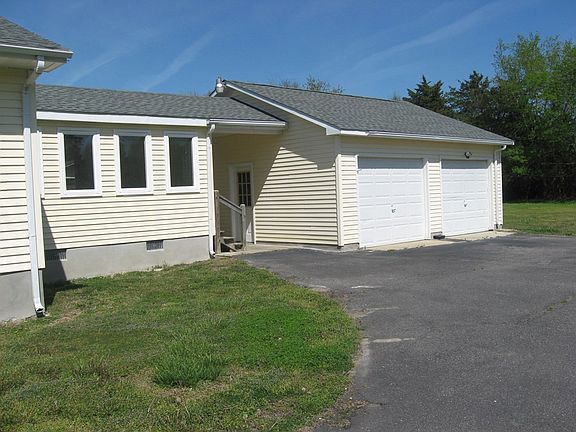 3rd image of 10356 Woodstock Ct