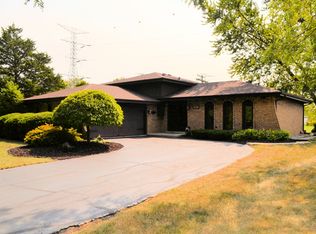 3529 S Manor Dr, Lansing, IL