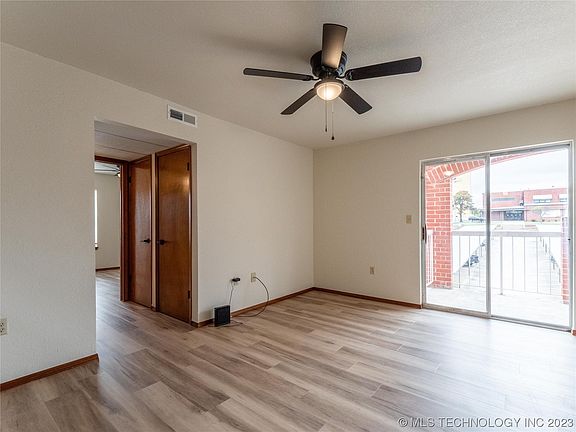 5th image of 301 E Washington Ave APT 218