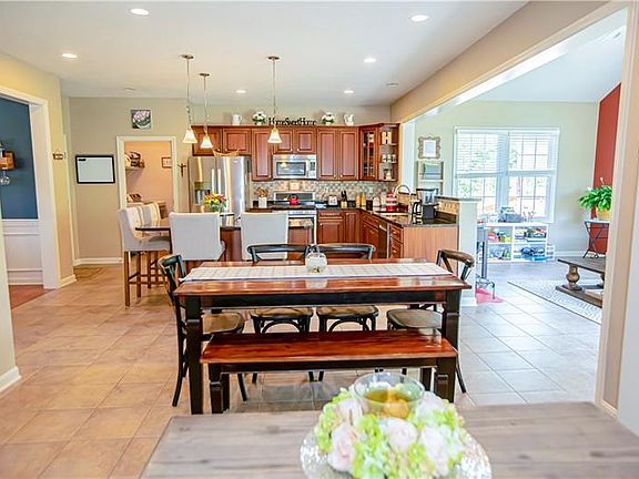 2nd image of 306 Apricot Ct