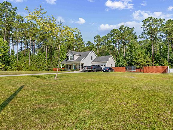 3rd image of 792 Roberts Rd.
