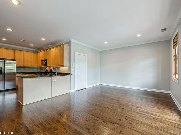 3rd image of 4355 N Lincoln Ave Unit 2