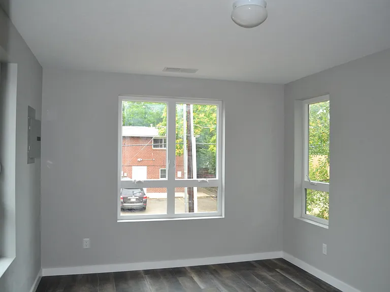867 20th St #2 — Photo 2