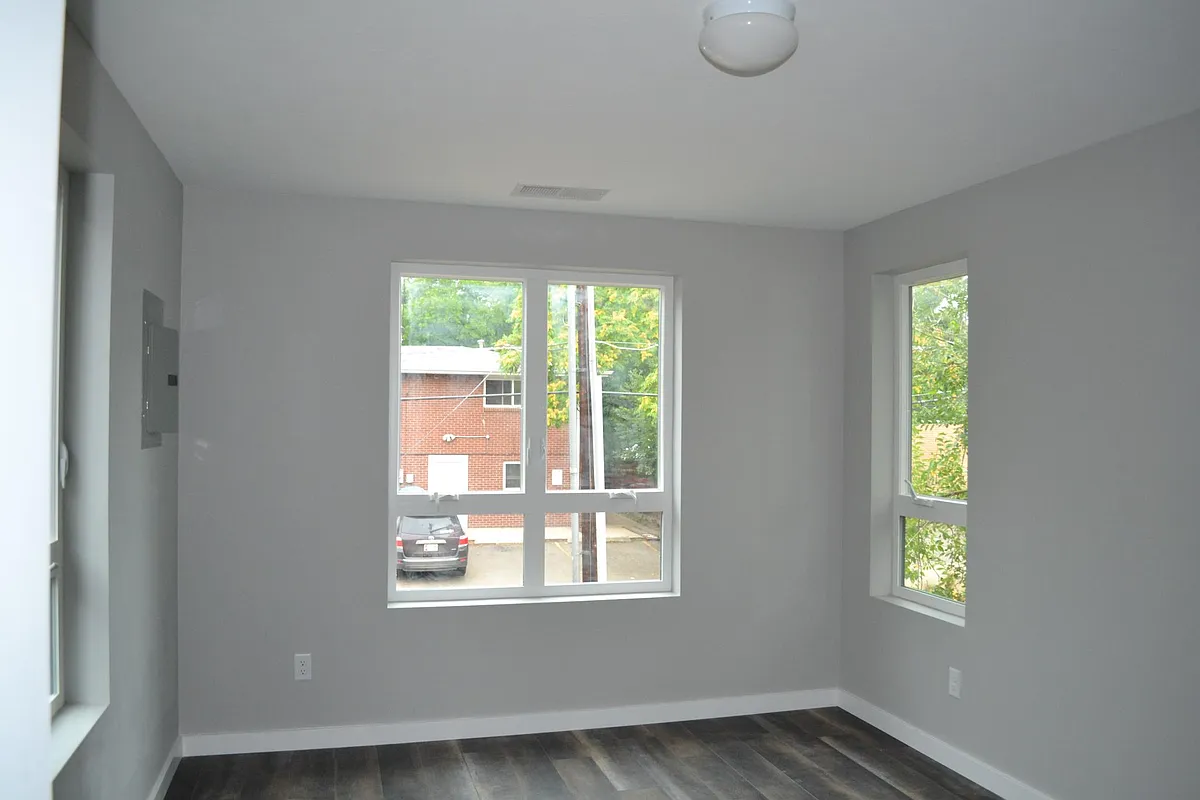 Building Photo - 867 20th St #2