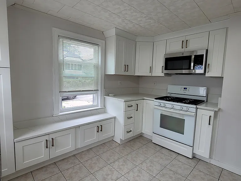 15 Governor Rd — Photo 5