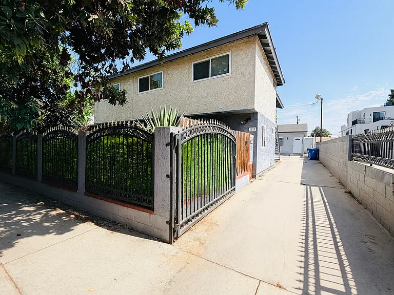 2852 Rosanna St #3 — Photo 1