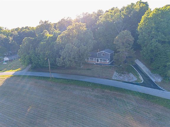 3rd image of 636 Carter Rd