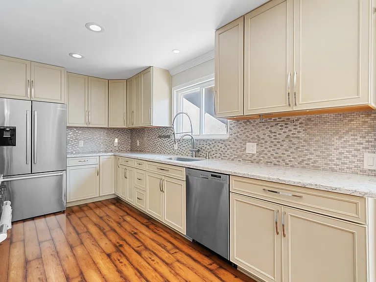 2525 Indianapolis Ave — Photo 6