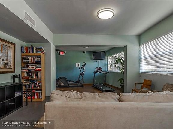 5th image of 3250 NE 28th St APT 409