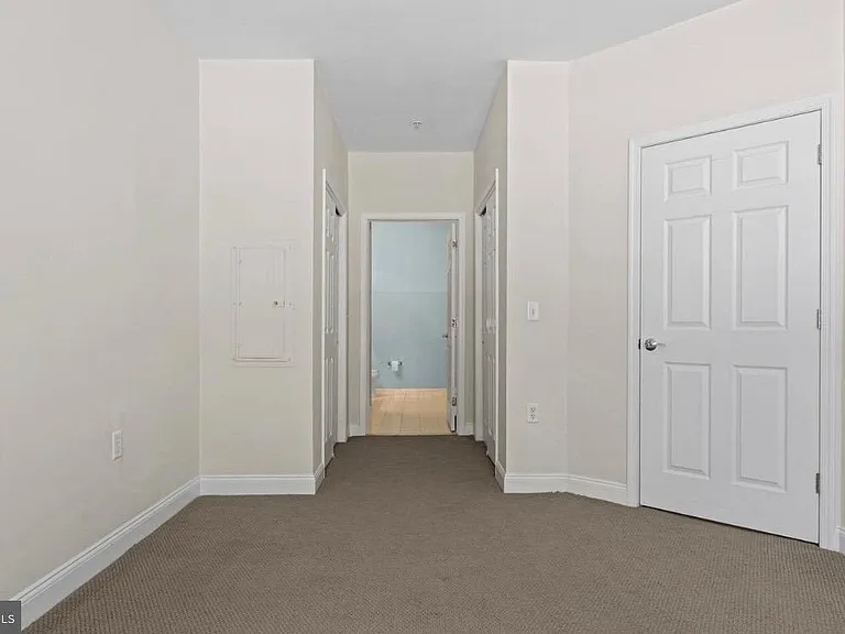 200 W Elm St #1207 — Photo 11