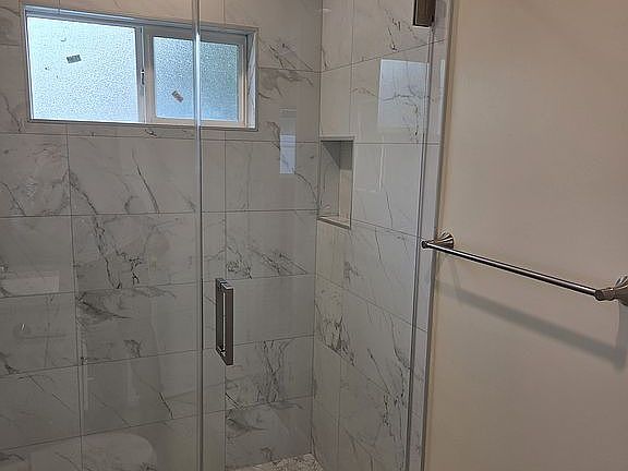 5th image of 15824 Valerio St