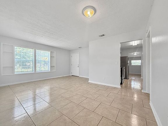 5th image of 6928 Red Robin Dr