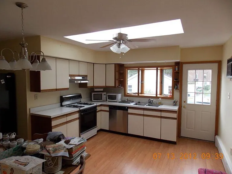 214 E 4th St — Photo 6