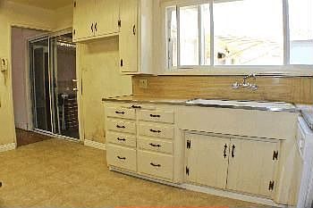 5th image of 7290 W 90th St