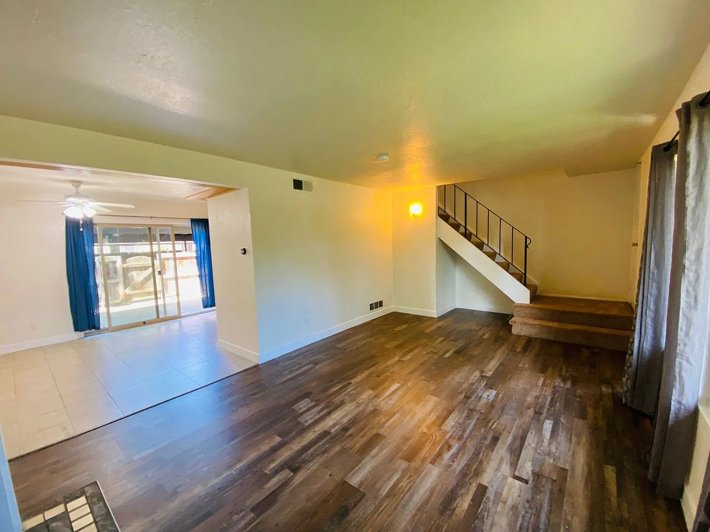Delightful La Riviera Townhome — Photo 4