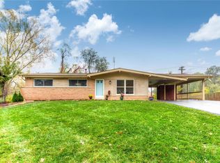 16 Queensbrook Pl, Saint Louis, MO 63132