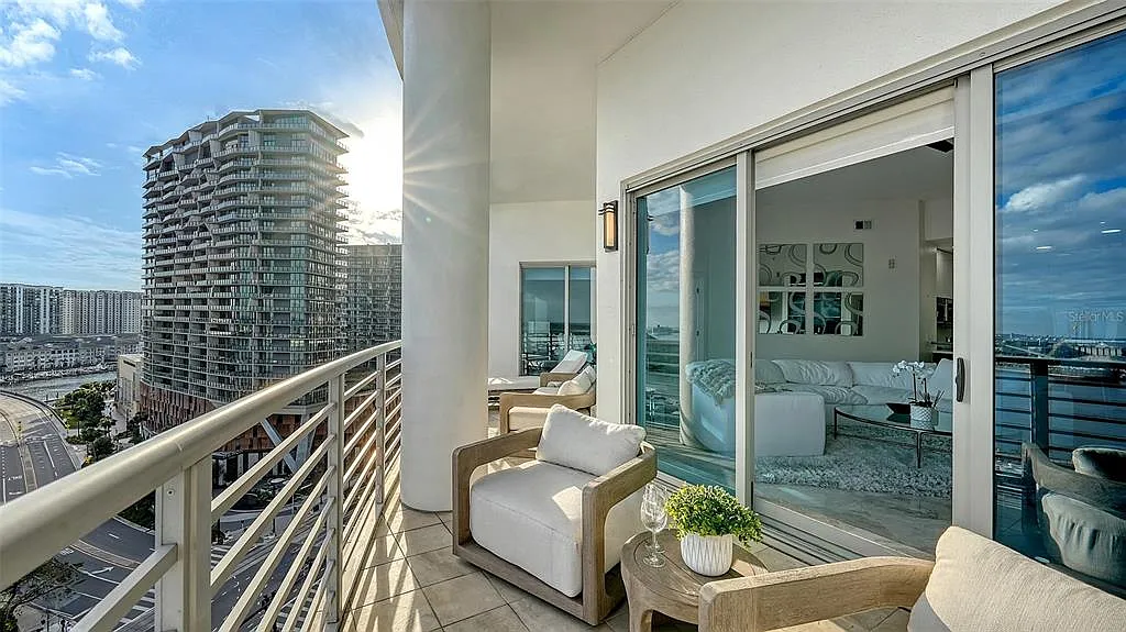 2 bed, 2.5 bath, 1571 sqft, $7,000 — Photo 3