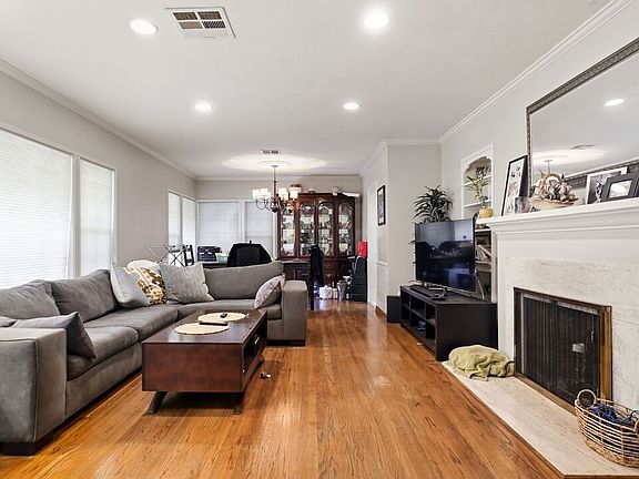 3rd image of 4839 Cartwright Ave