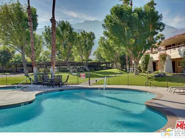 420 N Villa Ct #200 — Photo 2