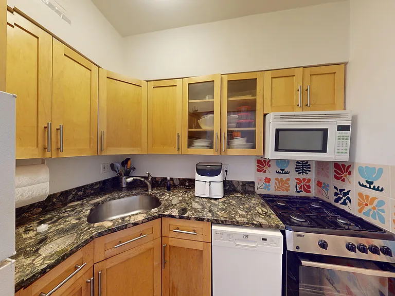 235 W 70th St #2G — Photo 5