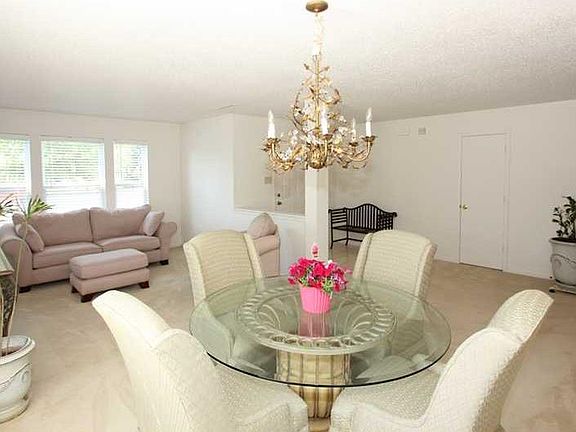 4th image of 10242 Yosemite Ln