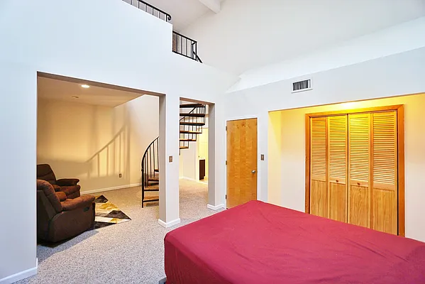 Sold by R New York | media 12