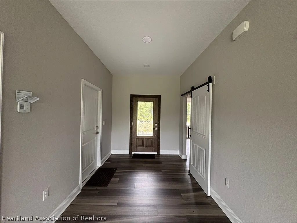 2 bed, 2.0 bath, 1462 sqft, $2,000 — Photo 2