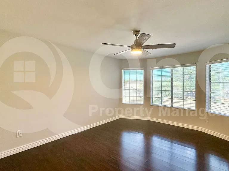 570 S Williams Pl — Photo 9
