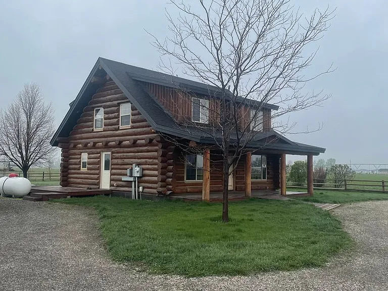 1084 E Moody Rd — Photo 1