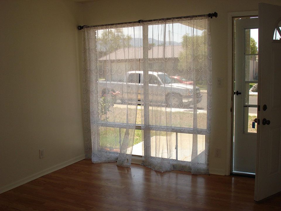 2nd image of 2519 Stanford Ave