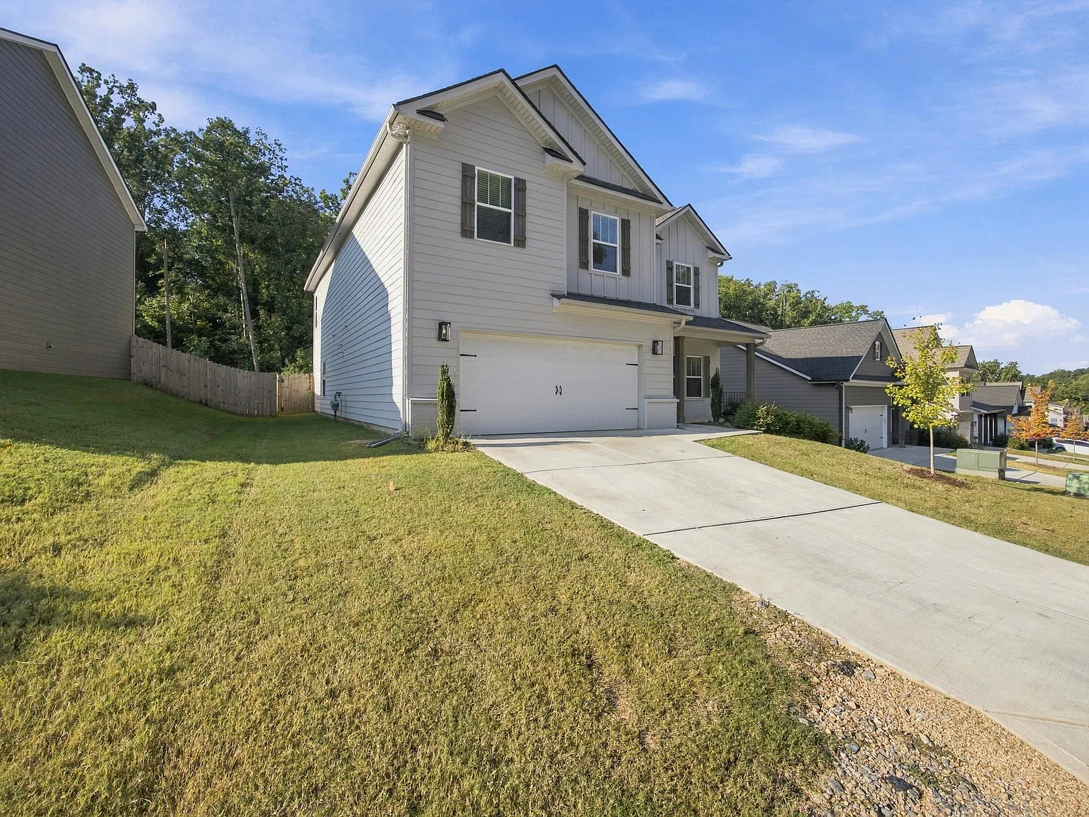 5 bed, 3268 sqft, $3,300 — Photo 2